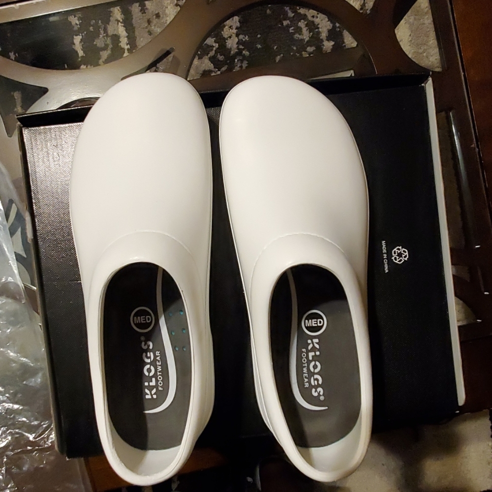 Brand new   unisex white size 10 klogs footwear